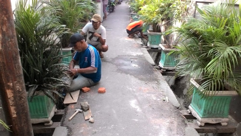 Kerja Bakti Rutin dan Penghijauan Gang